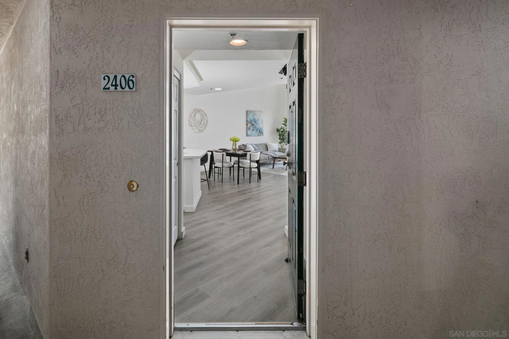 https://media.crmls.org/mediaz/f9a8e63e-b3a5-4ad4-b871-adbb77d200aa.jpg?preset=X-Large