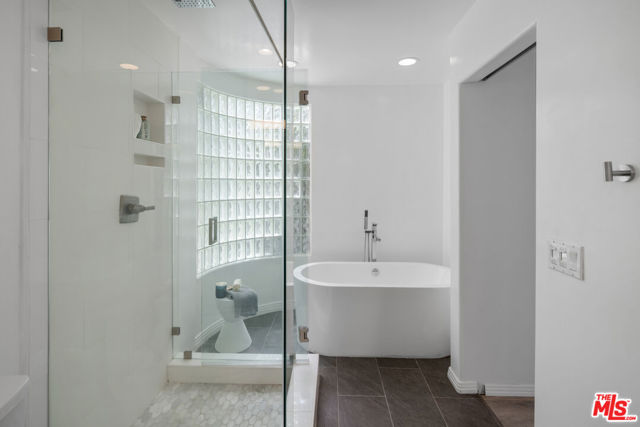 1129 2nd Street, Hermosa Beach CA: https://media.crmls.org/mediaz/f9a8e88a-1e3e-4b88-a371-7eaa02f589c0.jpg