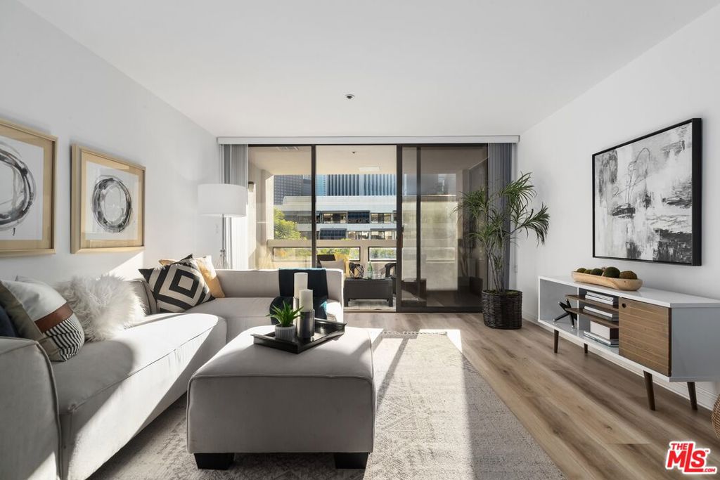 121 S Hope Street 322, Los Angeles, CA 90012