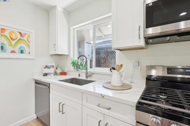 Image 35 of 60 For 227 Holmes St