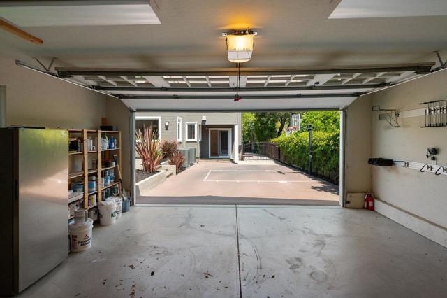 1509 Los Montes Drive, Burlingame CA: https://media.crmls.org/mediaz/f9a9599b-1e20-4f87-97dd-73f804c29200.jpg