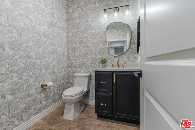 7100 Playa Vista Drive, Playa Vista CA: https://media.crmls.org/mediaz/f9a9ad76-b74c-4796-8c80-c368aa4ca1b5.jpg