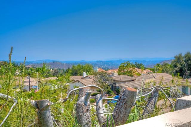 13356 Corte De Comares, San Diego CA: https://media.crmls.org/mediaz/f9a9c045-3364-4595-bc6a-f6163582c230.jpg