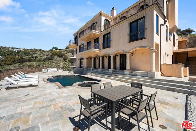 8027 Floral Avenue, Los Angeles CA: https://media.crmls.org/mediaz/f9a9f24b-06cd-4f5d-9e15-b2461a28f24a.jpg
