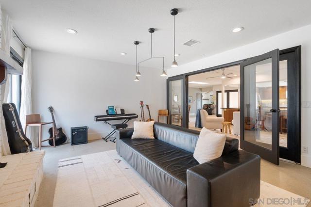 3647 Laketree Dr., Fallbrook CA: https://media.crmls.org/mediaz/f9aa18d7-8d21-42f8-9122-645e0be70f06.jpg