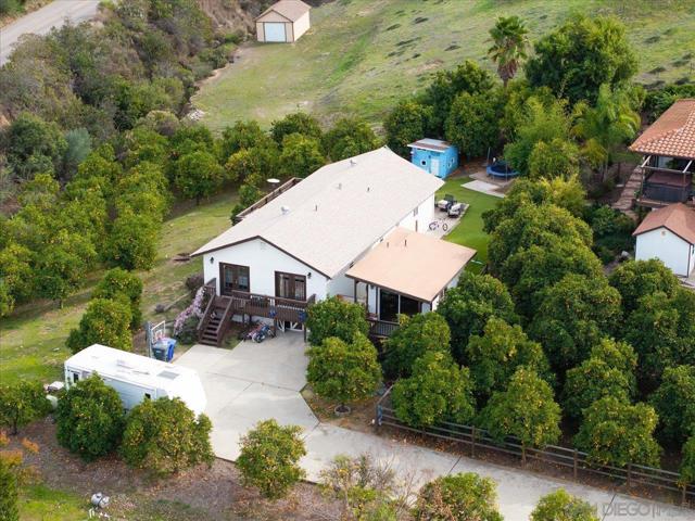 1379 Sunny Heights Road, Fallbrook CA: https://media.crmls.org/mediaz/f9aab3a4-dd23-4f25-bf0c-b3d21ab1e0dc.jpg