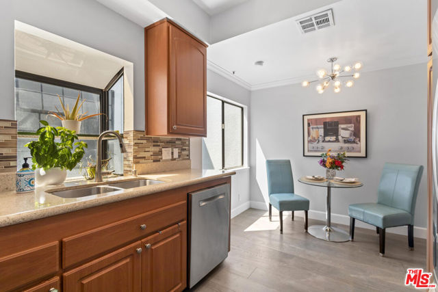 310 Tahiti Way, Marina del Rey CA: https://media.crmls.org/mediaz/f9ab0fd4-1d44-44e4-97ff-e5ab48bb84df.jpg