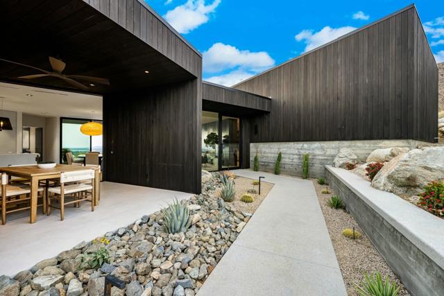 Image 9 of 77 For 2085 Desert Flower Court