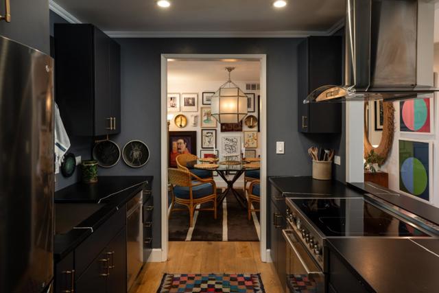 445 Oak Grove Avenue, Menlo Park CA: https://media.crmls.org/mediaz/f9abfb98-ce90-41af-a0b8-3de289f80968.jpg