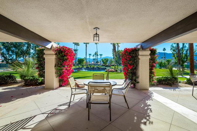 153 Lake Shore Drive, Rancho Mirage CA: https://media.crmls.org/mediaz/f9ac3c3a-102b-40b5-8543-63ce3b2c2dff.jpg