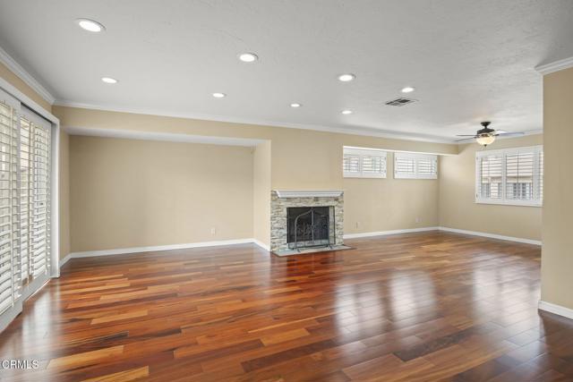 691 County Square Drive, Ventura CA: https://media.crmls.org/mediaz/f9ad292c-f4b0-41e9-89da-58c48383d02b.jpg