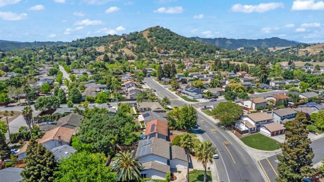 540 La Crosse Drive, Morgan Hill CA: https://media.crmls.org/mediaz/f9ad64a2-b9c9-46f2-811a-6112b828cd58.jpg