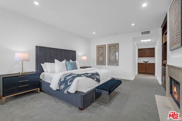 143 N Arnaz Drive, Beverly Hills CA: https://media.crmls.org/mediaz/f9adb965-961e-47d6-bf0b-a5d7dc540234.jpg
