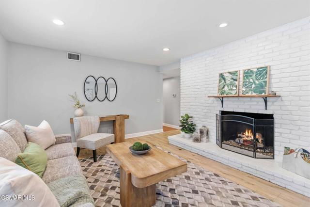 1881 Wellesley Drive, Thousand Oaks CA: https://media.crmls.org/mediaz/f9ae000f-a461-4c42-916f-4af961cdd32d.jpg