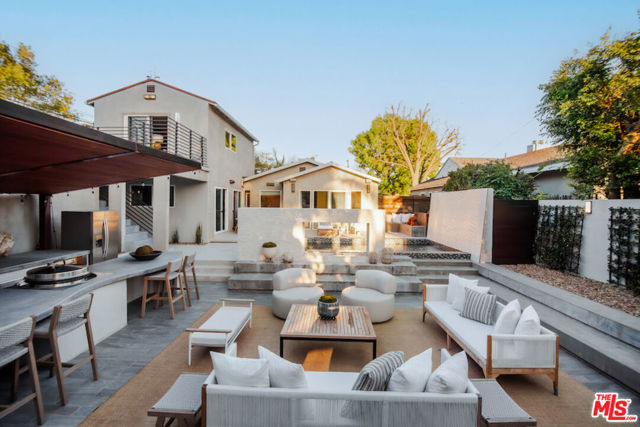 5189 Collett Avenue, Encino CA: https://media.crmls.org/mediaz/f9ae38a9-2b50-48f4-a67d-3ab173a3c6c0.jpg