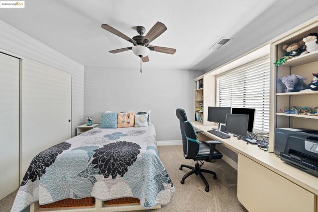 2256 Camborne Dr, Modesto CA: https://media.crmls.org/mediaz/f9ae5325-e67d-4fd8-abf9-ff7b1e9dda11.jpg