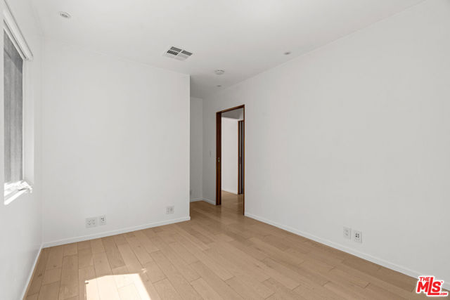 2425 Cloy Avenue, Venice CA: https://media.crmls.org/mediaz/f9aeba57-5bc6-43e6-8231-2e105a3d98bb.jpg