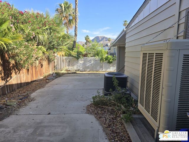38 Paseo Laredo N, Cathedral City CA: https://media.crmls.org/mediaz/f9aed982-e377-431a-b34d-f298988f0592.jpg