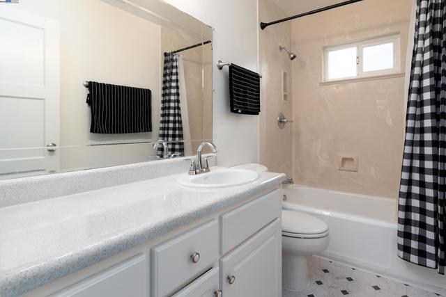 591 VIA ACALANES, San Lorenzo CA: https://media.crmls.org/mediaz/f9aee2fa-b990-4124-9af9-df6a0de33338.jpg