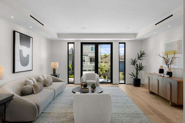 242 Playa Del Norte St, La Jolla CA: https://media.crmls.org/mediaz/f9b00497-c48d-41ec-8dbc-024744e31892.jpg