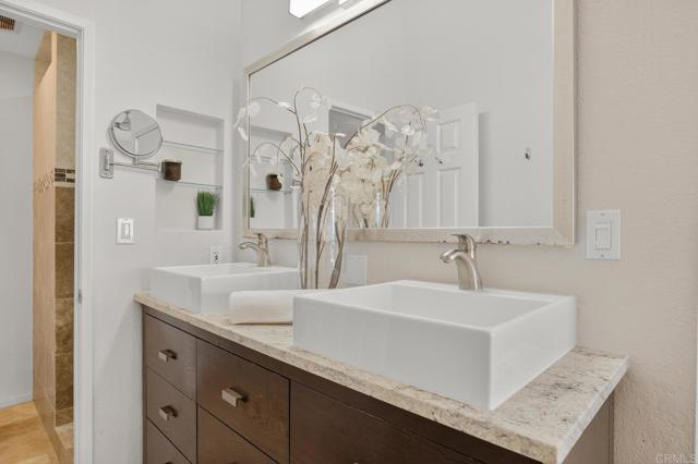 Detail Gallery Image 32 of 55 For 2021 Carnegie Ln #APT 7,  Redondo Beach,  CA 90278 - 3 Beds | 2/1 Baths