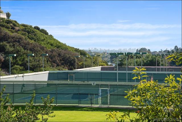 6645 Caminito Scioto, La Jolla CA: https://media.crmls.org/mediaz/f9b0935b-3110-4c5f-bae4-814e129dcf29.jpg
