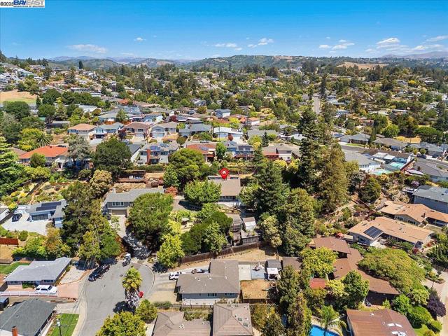 3491 Middleton Ave, Castro Valley CA: https://media.crmls.org/mediaz/f9b0b60e-b50d-4fac-8b2d-9427e148f7ce.jpg