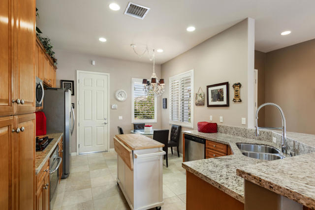 41412 Calle Pampas, Indio CA: https://media.crmls.org/mediaz/f9b0e7c9-b077-4571-be47-4616e84ca95e.jpg