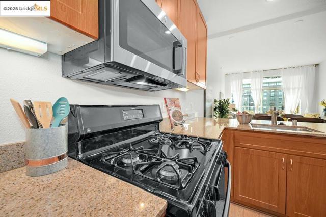 5855 Horton St, Emeryville CA: https://media.crmls.org/mediaz/f9b11678-45f2-4d5f-ad0b-883e7ae00597.jpg