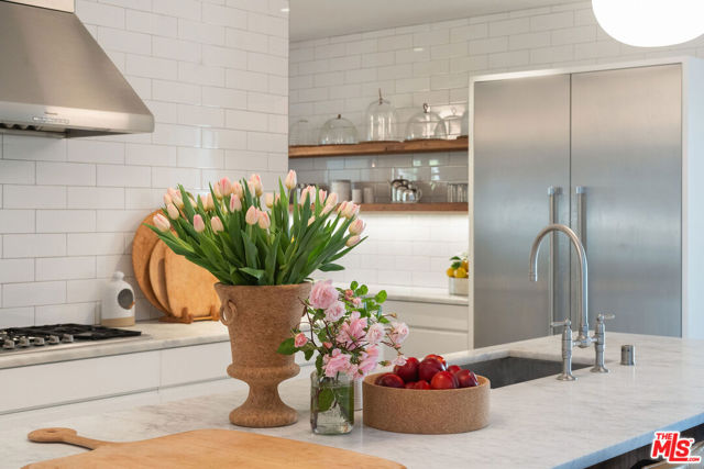 729 Superba Avenue, Venice CA: https://media.crmls.org/mediaz/f9b1c9b8-f555-4d13-ae7d-902fb03cecdb.jpg
