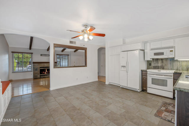 591 Shenandoah Street, Thousand Oaks CA: https://media.crmls.org/mediaz/f9b25995-39cf-4768-b112-5cf03f8591cf.jpg