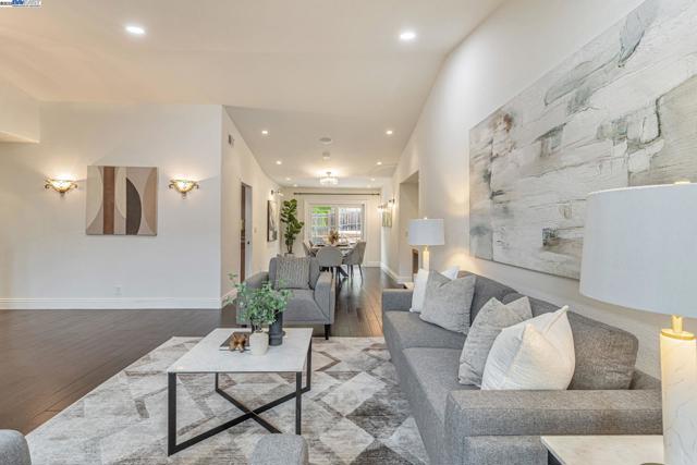 19052 Mount Lassen Drive, Castro Valley CA: https://media.crmls.org/mediaz/f9b2af47-c643-4ac6-8036-9bdec30d8b1c.jpg