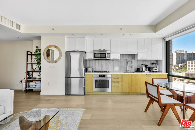 400 S Broadway, Los Angeles CA: https://media.crmls.org/mediaz/f9b38a60-3a9e-4dcb-b98d-c6c4dba1ab2a.jpg