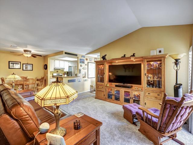 Detail Gallery Image 7 of 31 For 1091 Shadowridge Dr #114,  Vista,  CA 92081 - 2 Beds | 1 Baths