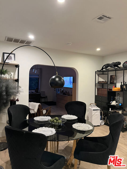 643 N Vista St, Los Angeles CA: https://media.crmls.org/mediaz/f9b588d4-d646-41ae-ab94-a516889c0238.jpg