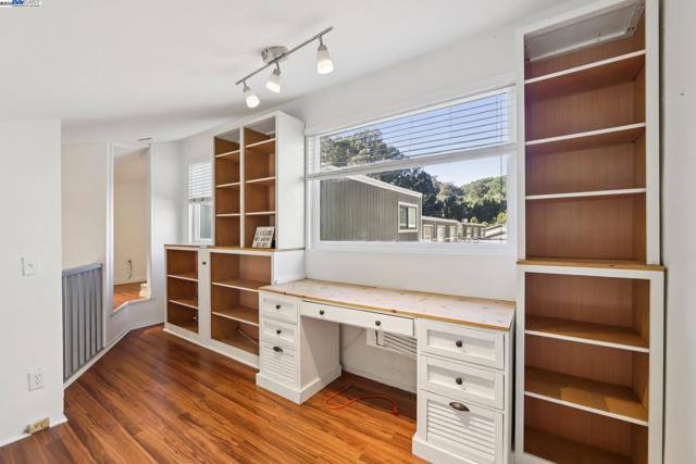 5400 Mountain Blvd, Oakland CA: https://media.crmls.org/mediaz/f9b5a6dc-b11d-4282-93dd-e16579f1a5ea.jpg