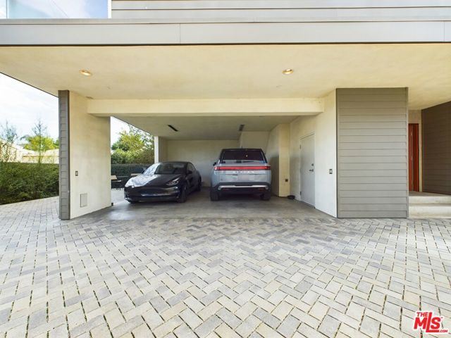3130 Hutchison Avenue, Los Angeles CA: https://media.crmls.org/mediaz/f9b5b437-de6f-4034-96a5-8a2a9d9fd625.jpg