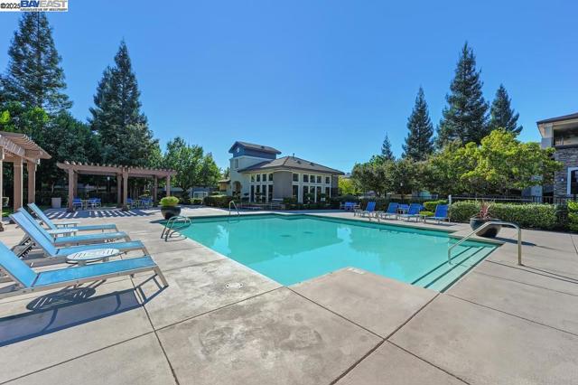 701 Gibson Dr, Roseville CA: https://media.crmls.org/mediaz/f9b5d45f-2d65-4a3d-82ad-73bd5eaa9865.jpg
