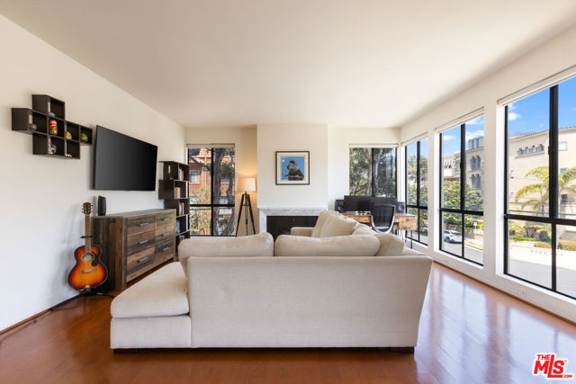 11805 Mayfield Avenue, Los Angeles CA: https://media.crmls.org/mediaz/f9b5f14e-a8ac-40d9-bfcb-42dcf31095ec.jpg
