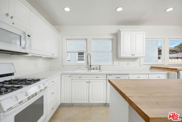 614 S Orange Drive, Los Angeles CA: https://media.crmls.org/mediaz/f9b60c6c-6335-4741-b8c7-d7e42748739f.jpg