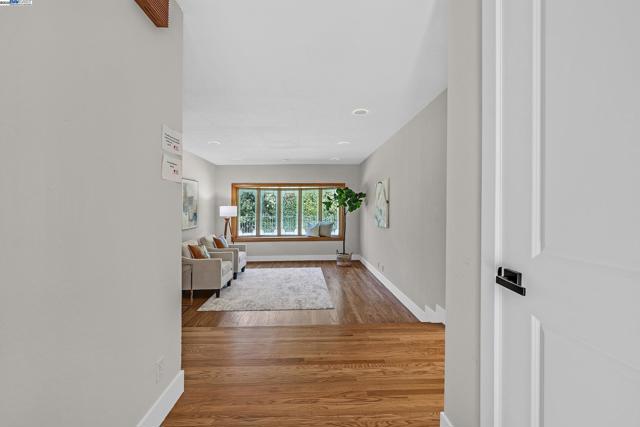5041 Golden Rd, Pleasanton CA: https://media.crmls.org/mediaz/f9b61856-eb38-48cc-9fa0-2b97a21da67c.jpg