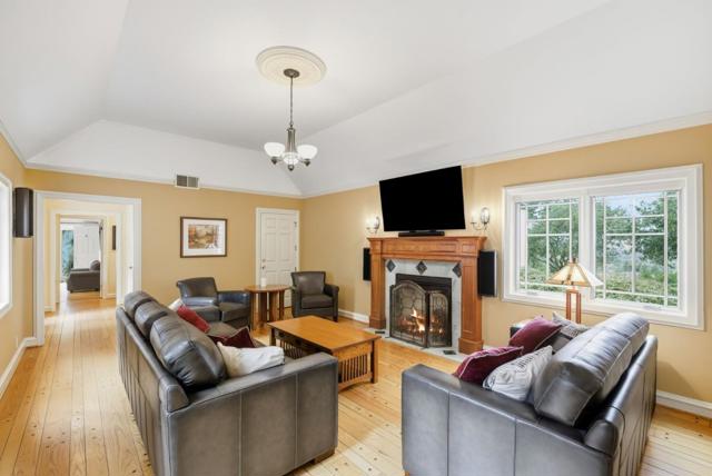 23423 Toyonita Road, Los Altos Hills CA: https://media.crmls.org/mediaz/f9b62d73-3900-4f31-be39-bc88ee92f7db.jpg