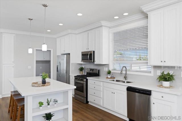 7207 Santa Barbara Street, Carlsbad CA: https://media.crmls.org/mediaz/f9b6a1ed-86c8-4ce6-a068-d8d05e65a96e.jpg