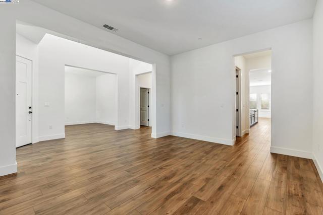 665 River Bend Dr, Lathrop CA: https://media.crmls.org/mediaz/f9b6b58a-880f-4b1d-8ad2-4c6213811558.jpg