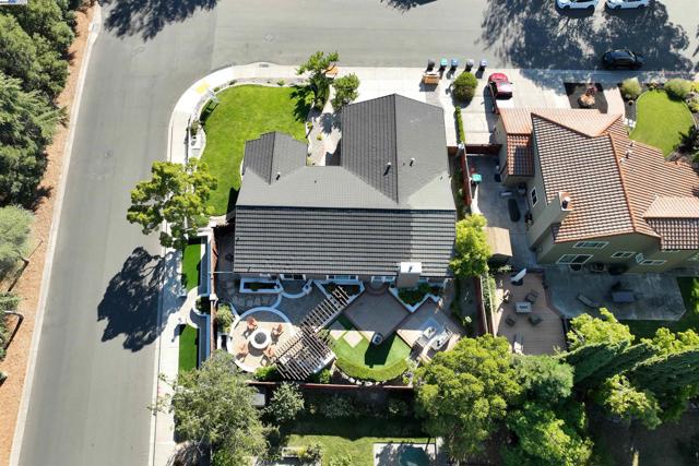 3211 Harvey Ct, Pleasanton CA: https://media.crmls.org/mediaz/f9b7879f-4ec0-477a-8495-7fc98c9d7e71.jpg