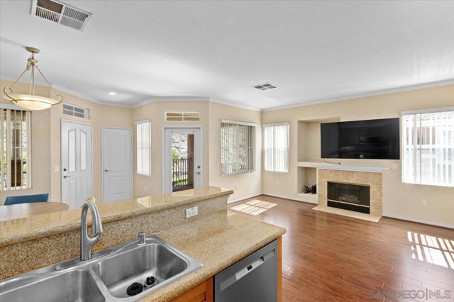 11121 Catarina Lane, San Diego CA: https://media.crmls.org/mediaz/f9b859e3-9fae-4941-87bc-c744a5757fc0.jpg