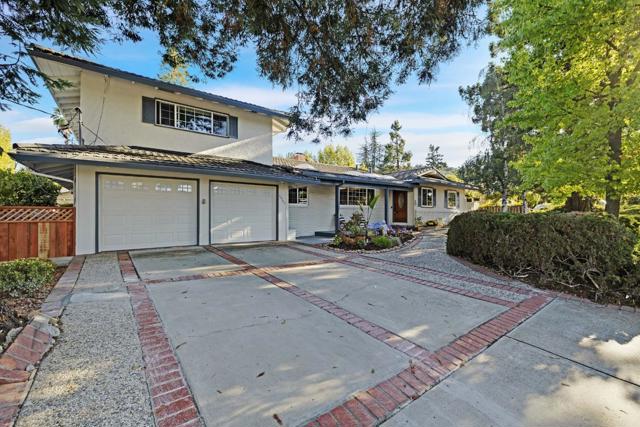 22562 Alcalde Road, Cupertino CA: https://media.crmls.org/mediaz/f9b86a95-013f-4f7a-99b7-adc9602ad885.jpg