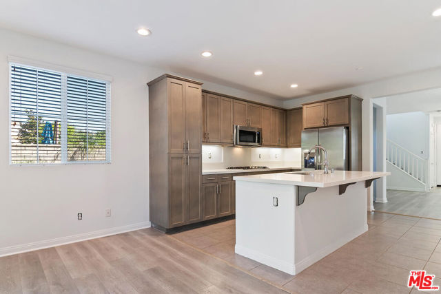 291 Santa Susana Road, Camarillo CA: https://media.crmls.org/mediaz/f9b90a17-e87e-4bac-8846-159da9801223.jpg