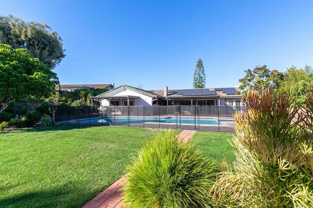 6641 Murray Park Dr, San Diego CA: https://media.crmls.org/mediaz/f9b94ee1-a589-40e2-8fd2-84dc05076ddb.jpg