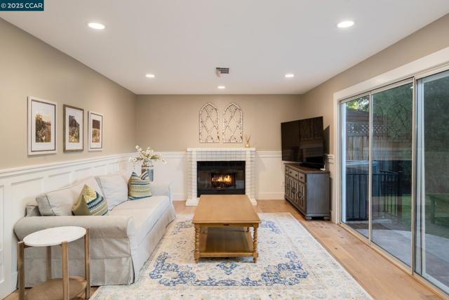 200 Hat Creek Ct, San Ramon CA: https://media.crmls.org/mediaz/f9b9b0f1-57a5-4633-9bb4-a8df0c3c393b.jpg